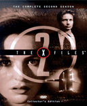Serie de TV (1993-2002). Fox Mulder y Dana Scully son dos investigadores del FBI que trabajan en el rea de casos sin resolucin ni explicacin, ya sea por razones paranormales (espritus, criaturas extraas, aliens...) ya porque el gobierno se ha encargado de ocultar todo tipo de pruebas. Cuando Mulder tena doce aos, su hermana pequea fue secuestrada por unos desconocidos, aunque segn l, en una regresin hipntica, fue abducida por extraterrestres sin que l pudiera hacer nada. Tras cursar sus estudios superiores en ...