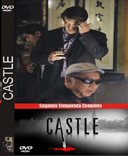 Serie de TV (2009-Actualidad). Teleserie de la ABC que mezcla intriga, drama y algo de humor que sigue las andanzas de Richard Castle (Nathan Fillion), un escritor de novelas de misterio cuya inspiracin le viene a raz de las consultas que realiza al departamento de polica de Nueva York, ciudad en la que transcurre la accin. Pero cuando un asesino en serie comienza a reproducir los asesinatos que Rick escribe en su novelas, a Castle no le quedar otro remedio que ayudar al departamento de polica de Nueva York, en el que est la atractiva y brillante detective Kate Beckett (Stana Katic), a intentar atrapar al asesino.